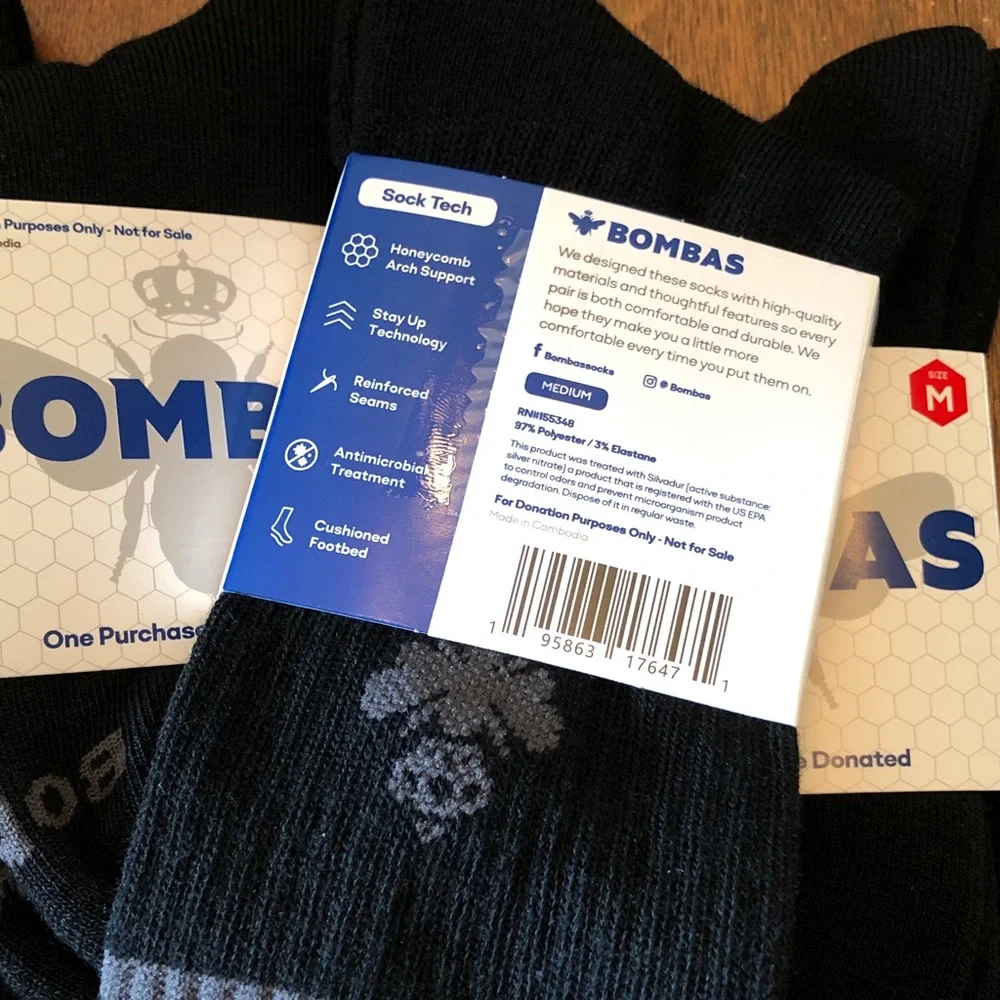 Set of 4 pairs New with tag Bombas Men's Black Crew Socks with Gray Stripe
